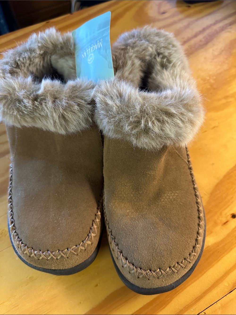NWT Magellan Outdoors Women's Faux-Fur Lined Suede Slippers - Tan Size 7